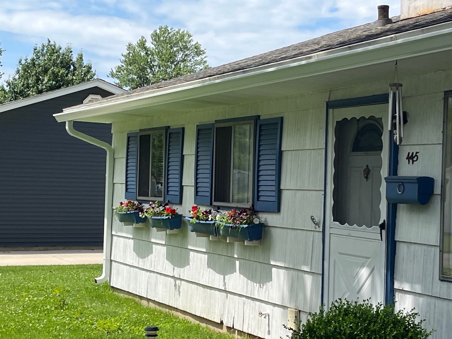 Seamless aluminum gutter installation on a Whiteland home
