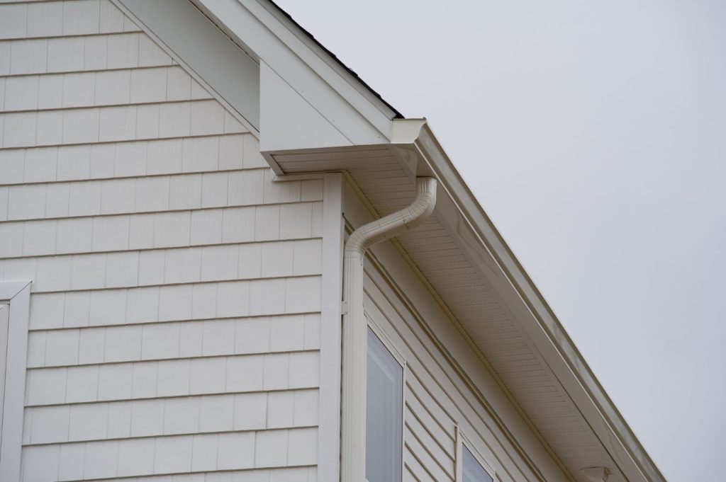 seamless-gutters-on-residential-home